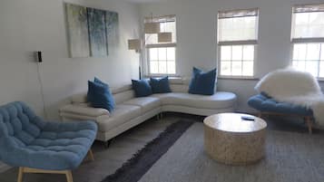 Smart TV, stereo, computer monitors