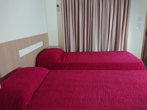 Basic trippelrum - 3 enkelsängar | Gratis wi-fi och sängkläder