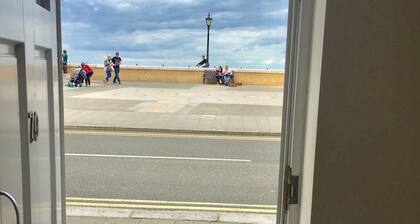 BAYVIEW 5 2 Bedroom Modern Seafront Apartment Neu renovierte HERNE BAY