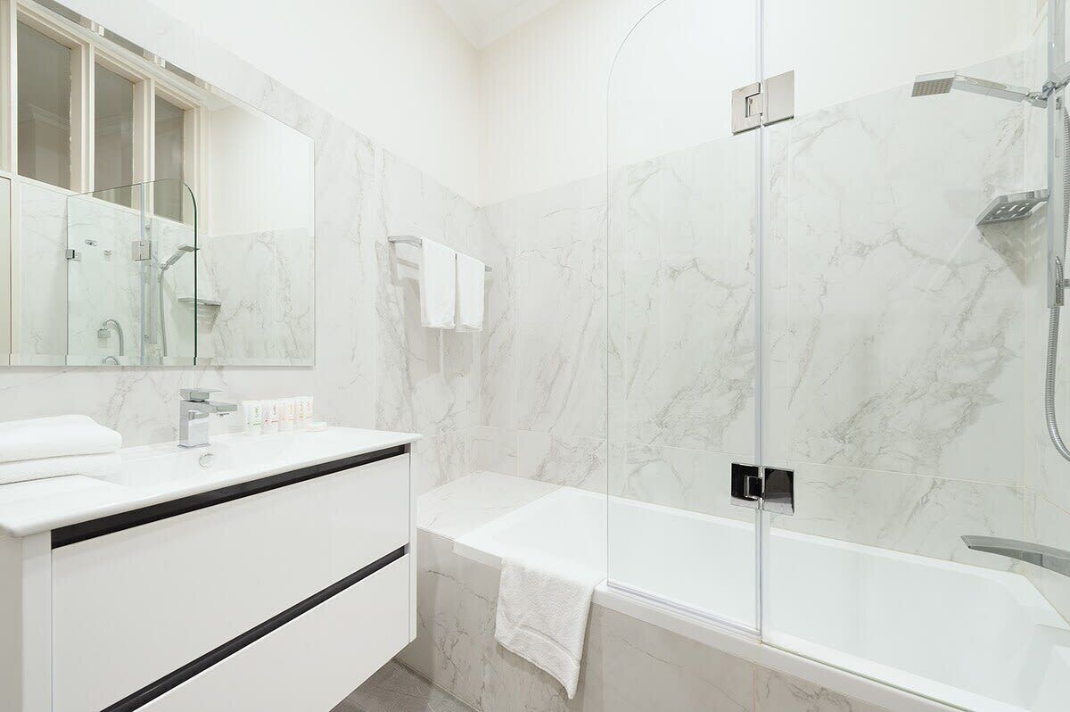 Bathtub, hair dryer, towels, shampoo
