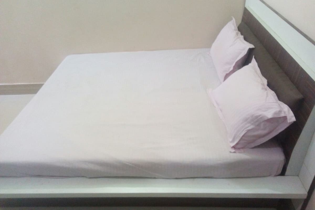 Habitación estándar con 1 cama matrimonial o 2 individuales | Edredón, camas extra y decoración personalizada 