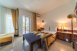 Iron/ironing board, WiFi, bed sheets