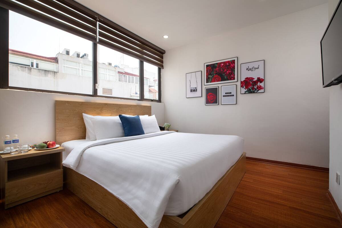 Deluxe Double or Twin Room | Minibar, in-room safe, desk, blackout curtains