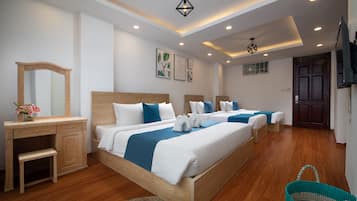Family Suite | Minibar, in-room safe, desk, blackout curtains