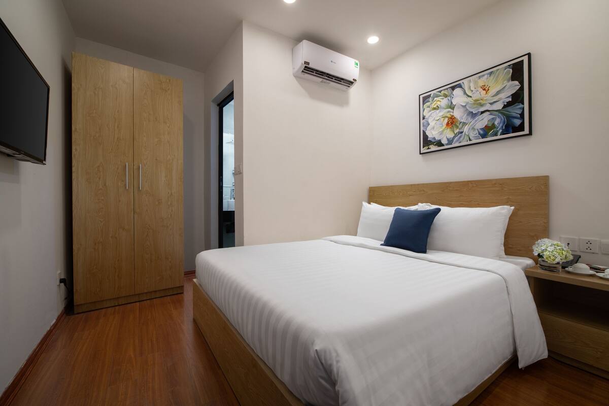 Minibar, in-room safe, desk, blackout curtains