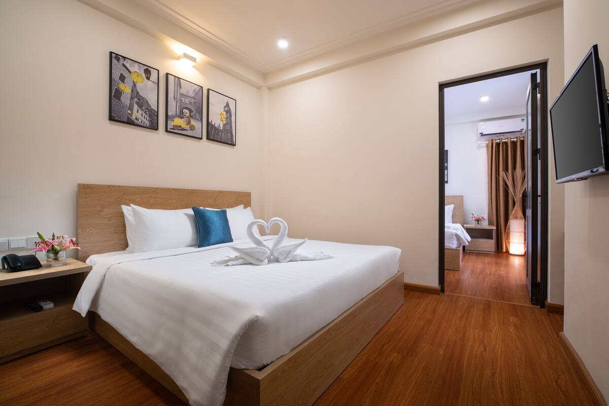 Room, Connecting Rooms | Minibar, in-room safe, desk, blackout curtains