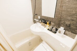 Free toiletries, hair dryer, slippers, electronic bidet - Hotel KAN-RAKU Fujisan Gotemba (Gotemba)