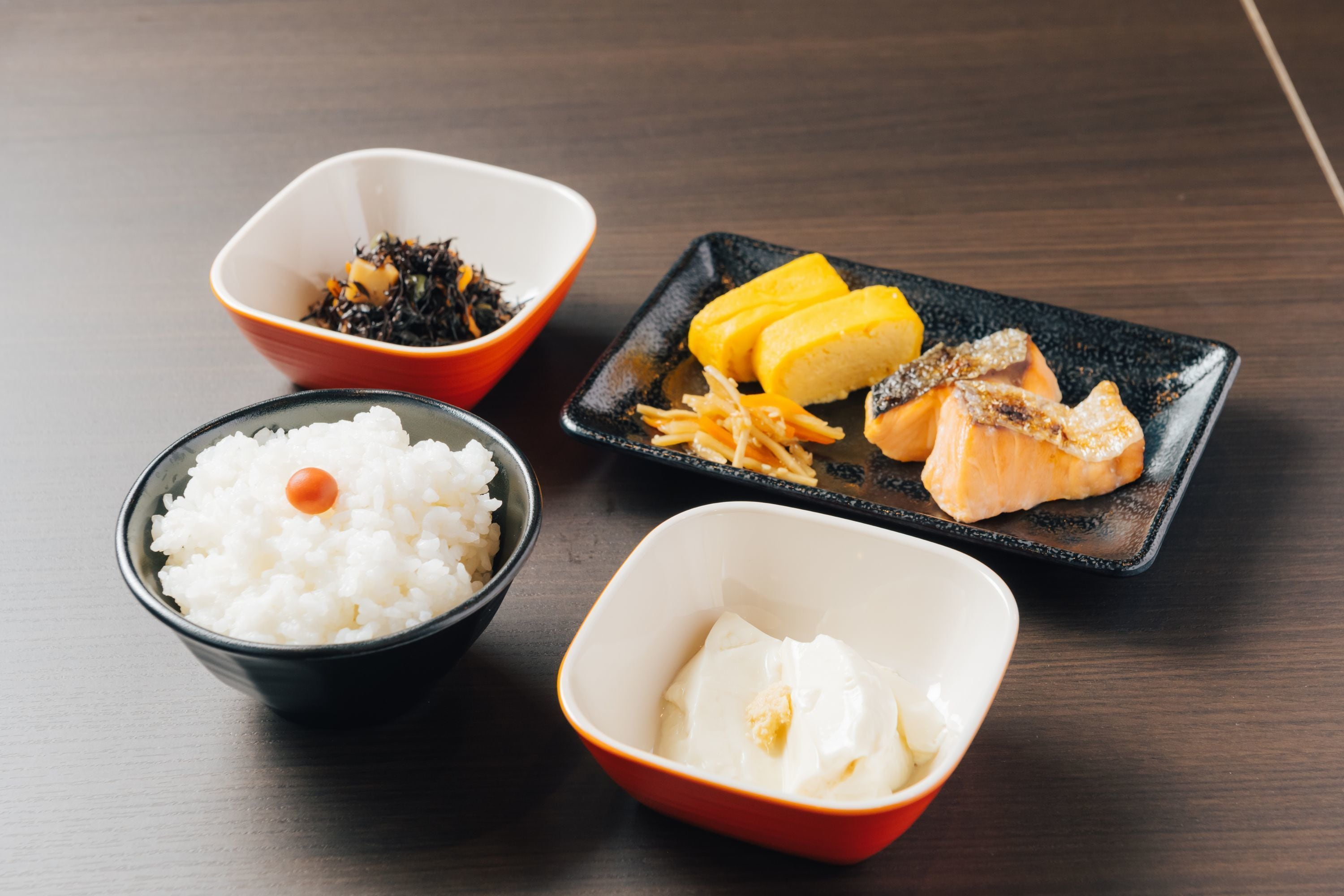 daily buffet breakfast (jpy 780 per person)