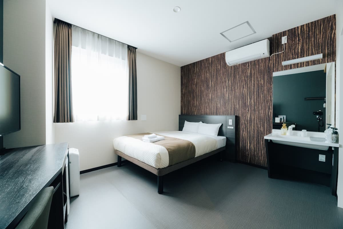 room, accessible | in-room safe, soundproofing, free wifi