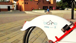 A bicycle with a white and red frame and a white rear fender. - Come to Rionegro, Come to Life (Rionegro)