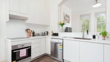 Fridge, microwave, oven, stovetop