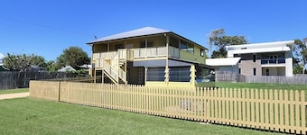 Billys Beach House, Elliott heads