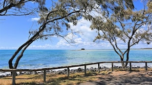 靠近海滩
