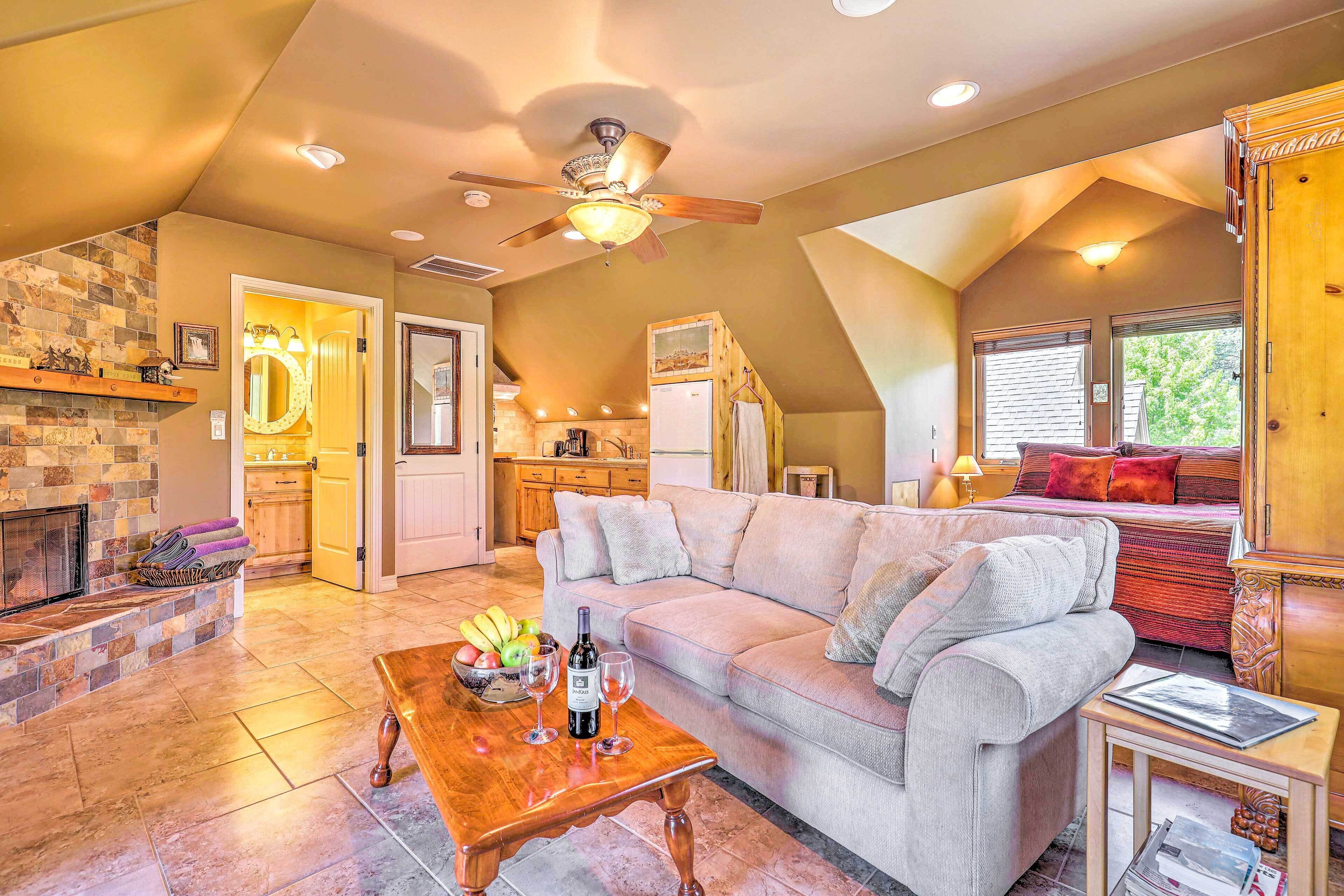 Romantic Yosemite/Bass Lake Retreat w/ Mtn Views!