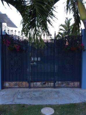 Exterior detail - Gorgeous Place with Pool and Patio (Santa Isabel)