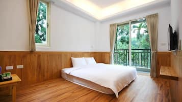 Double Room | Desk, blackout curtains, free WiFi, bed sheets