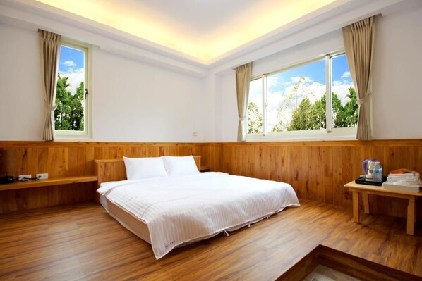 Bureau, rideaux occultants, Wi-Fi gratuit, draps fournis