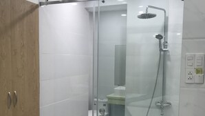 Honeymoon Double Room, 1 Queen Bed | Free WiFi - hotel you and me (Ho Chi Minh City)