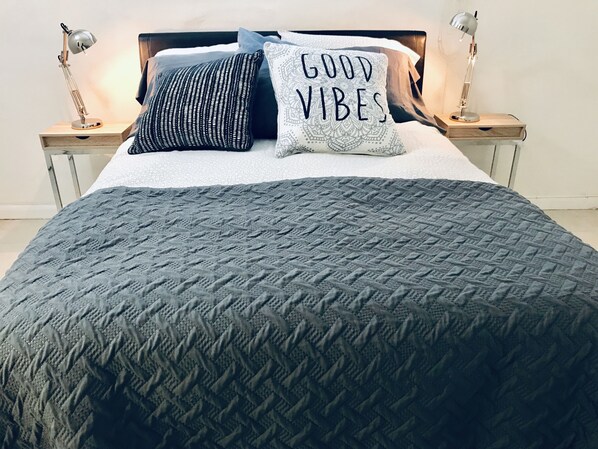 1 bedroom, iron/ironing board, free WiFi, bed sheets - Great location in Coconut Grove + free parking! Walking distance to everything! (Miami)