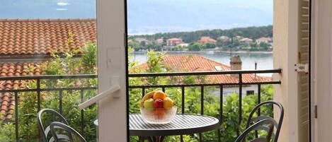 تناول الطعام بالخارج