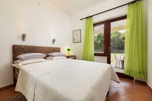 2 bedrooms, bed sheets