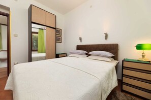 2 bedrooms, bed sheets