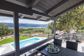 Outdoor dining - House Erika in Šilo island Krk (Silo - island Krk)