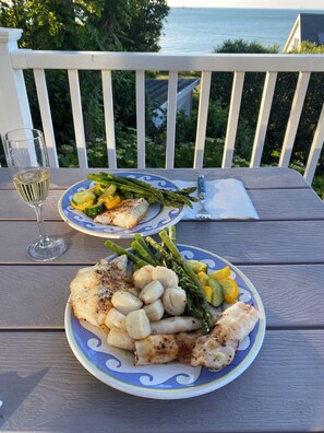 Outdoor dining - Drifted Inn. North Fork Escape Paradise! (Riverhead)