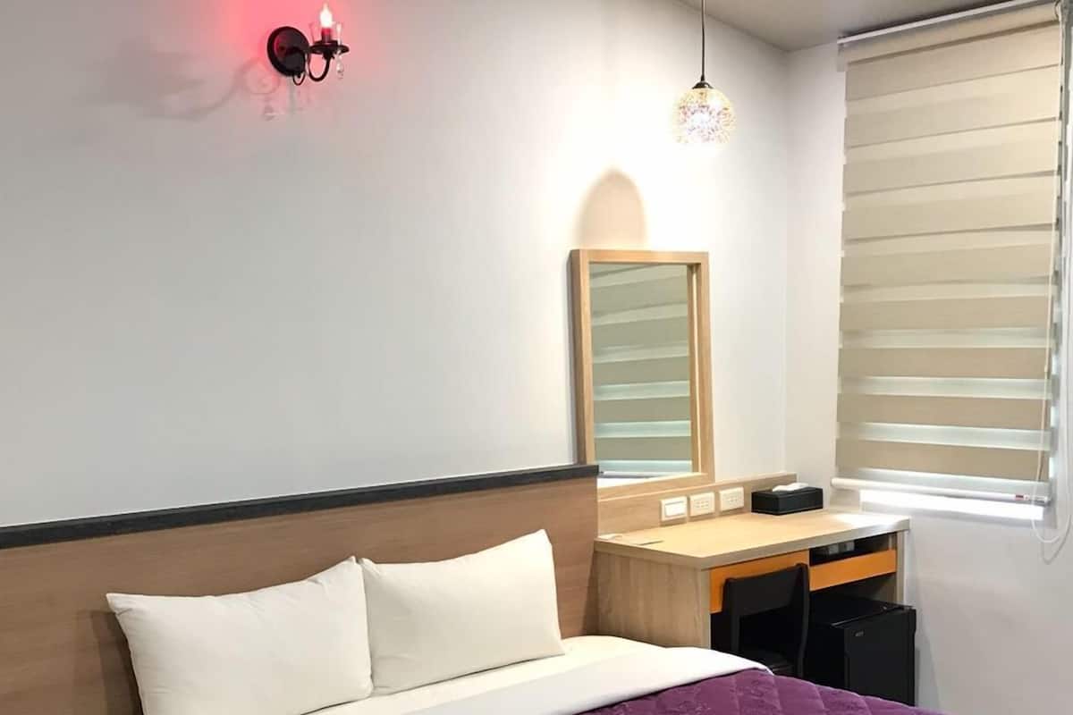 Double Room (E206) | Desk, rollaway beds, free WiFi