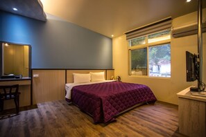 Double Room (W201) | Desk, rollaway beds, free WiFi - Mingyuan Hotspring (Tainan)