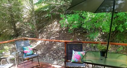 Beautiful location, close to Eureka Springs. No cleaning fee!