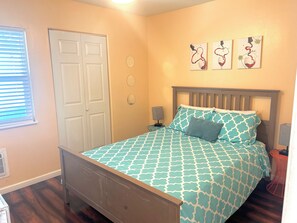 3 makuuhuonetta, työpöytä, silitysrauta/-lauta, Wi-Fi