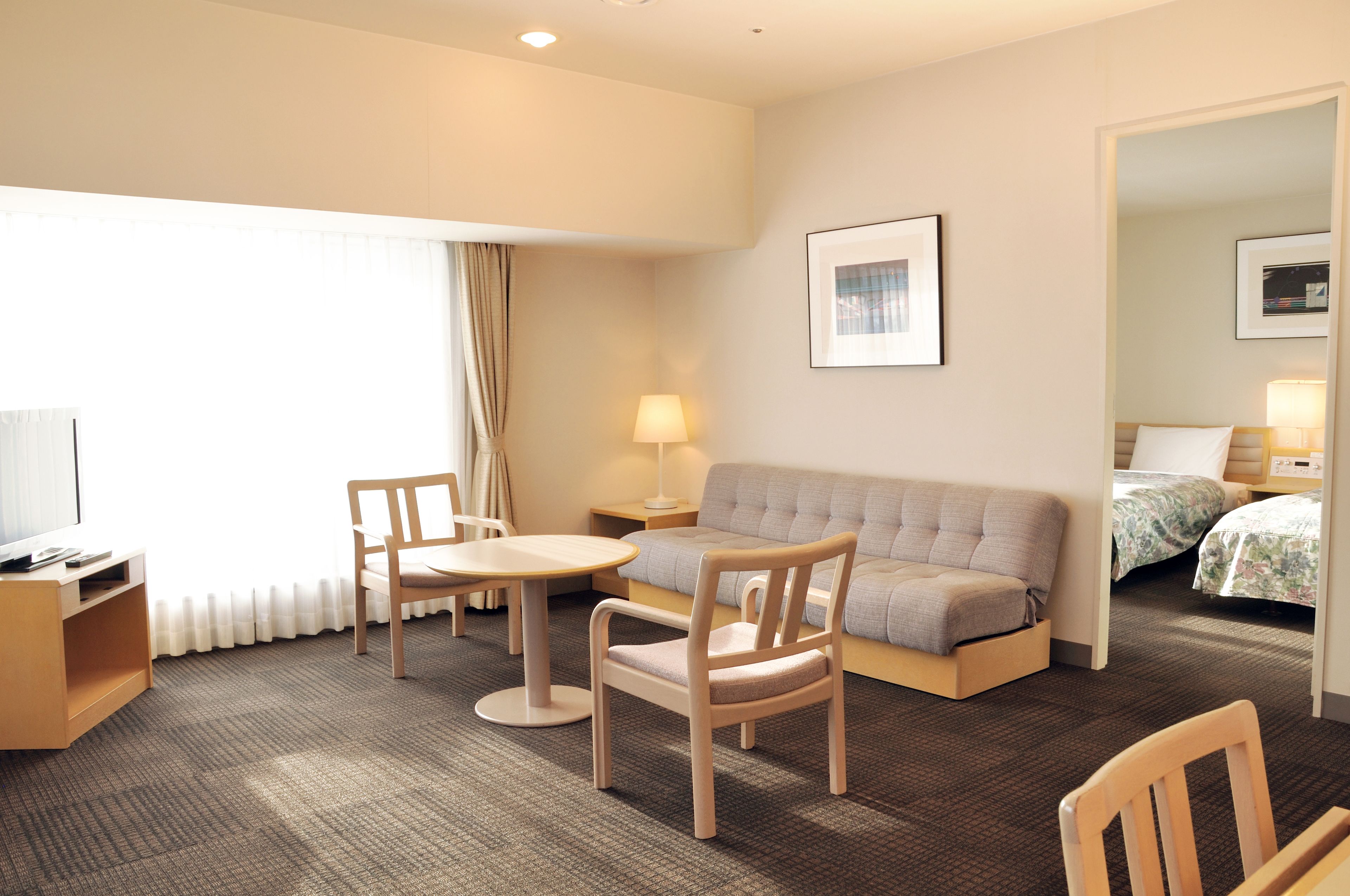 in-room safe, desk, free wifi