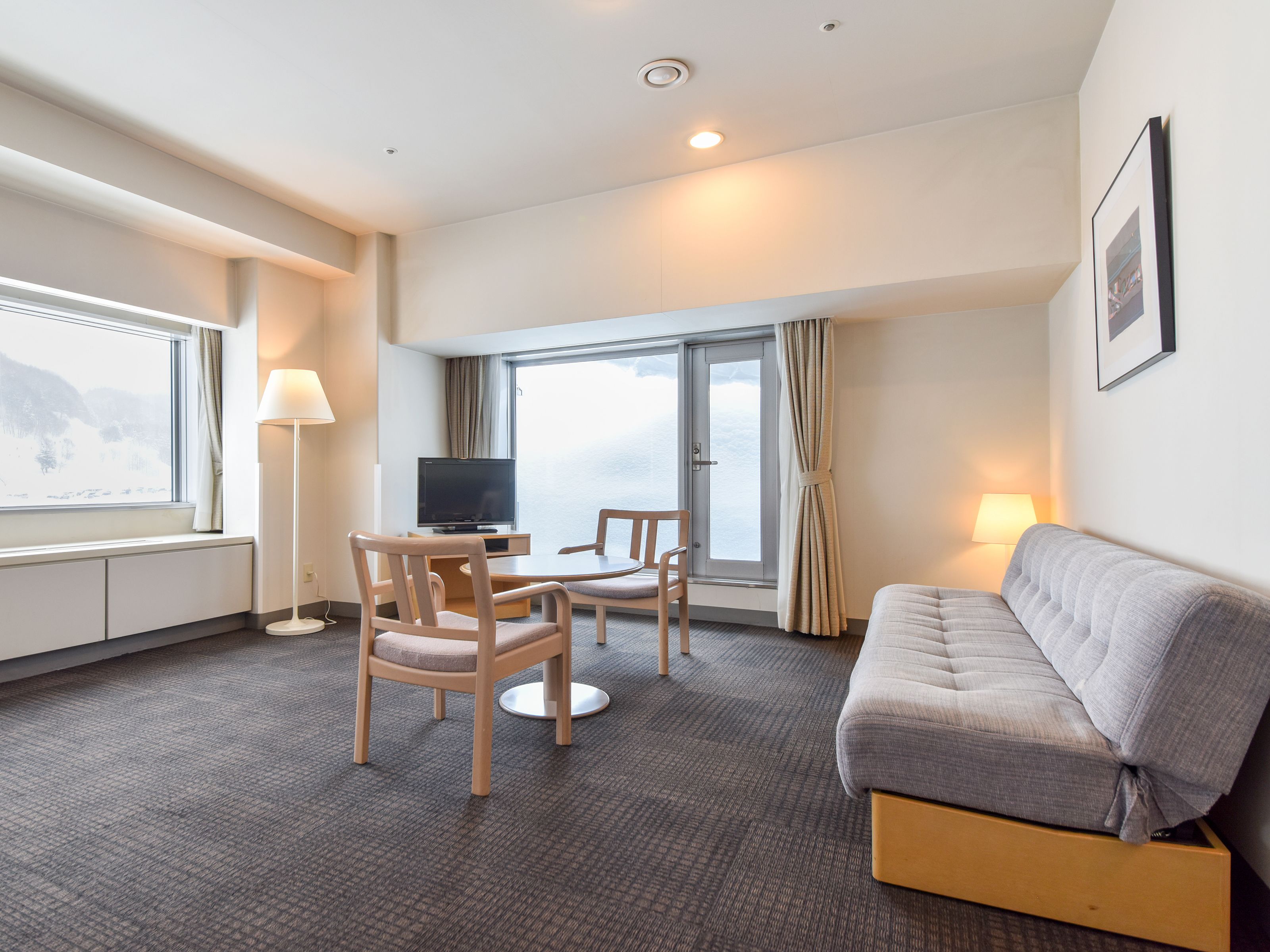 in-room safe, desk, free wifi