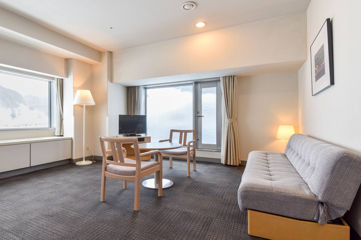 in-room safe, desk, free wifi