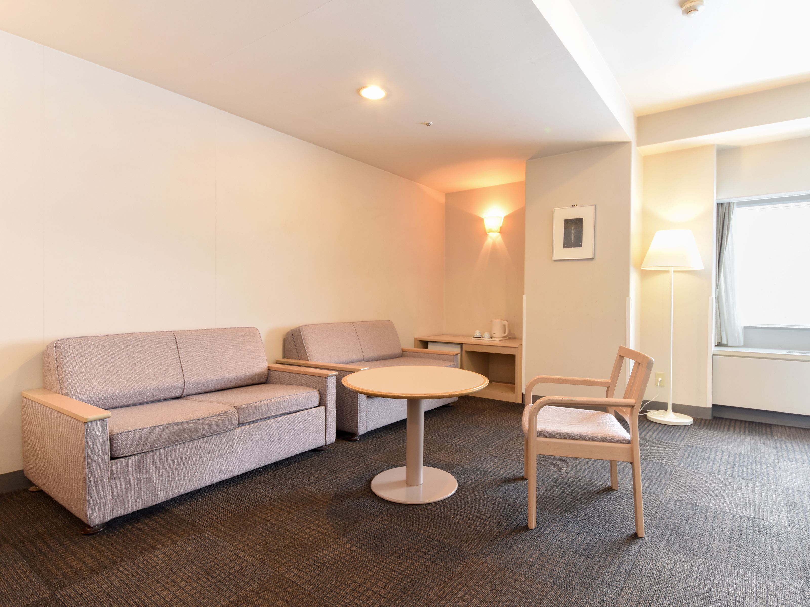 in-room safe, desk, free wifi