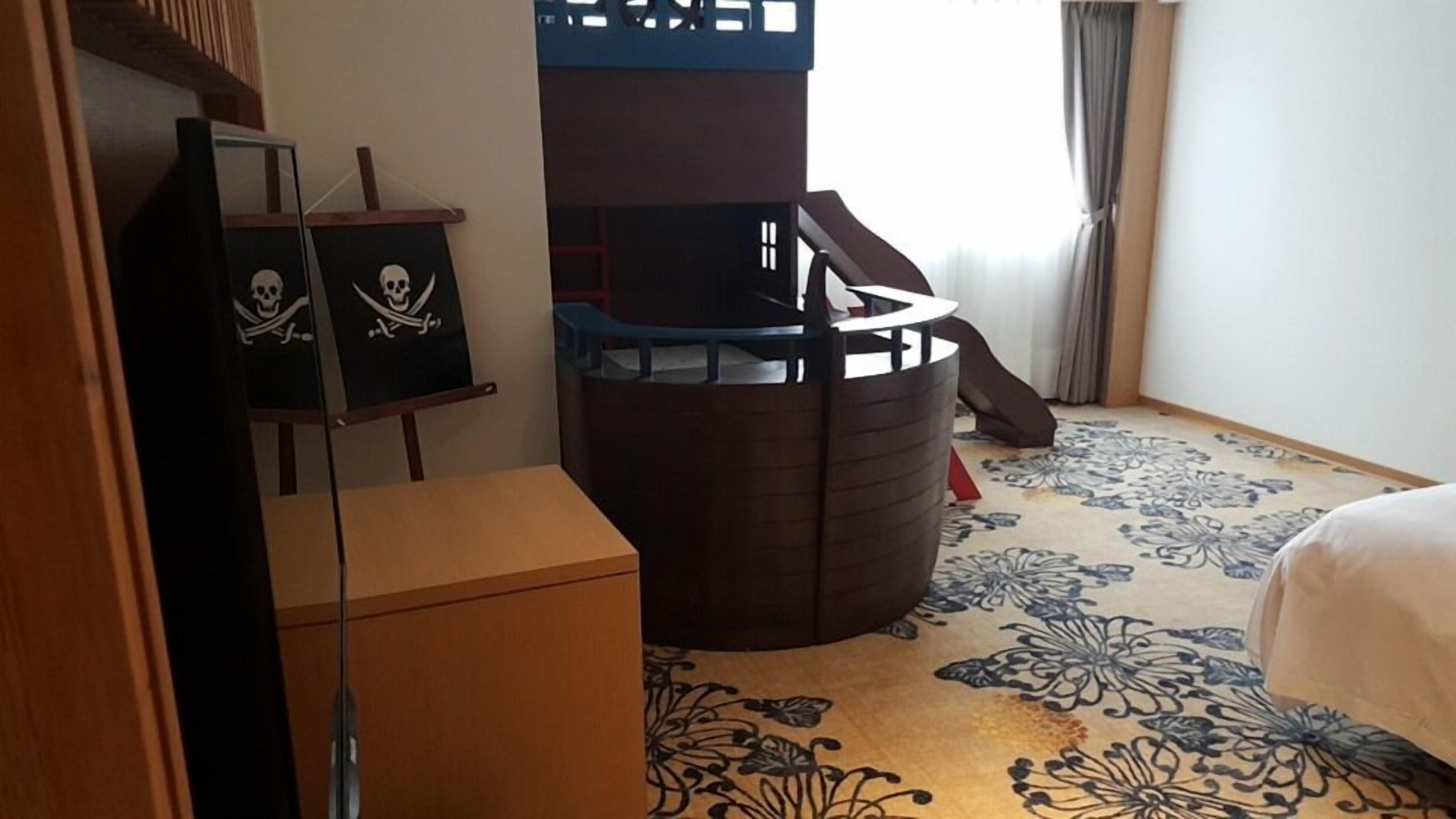 family room, multiple beds | in-room safe, desk, blackout curtains, soundproofing