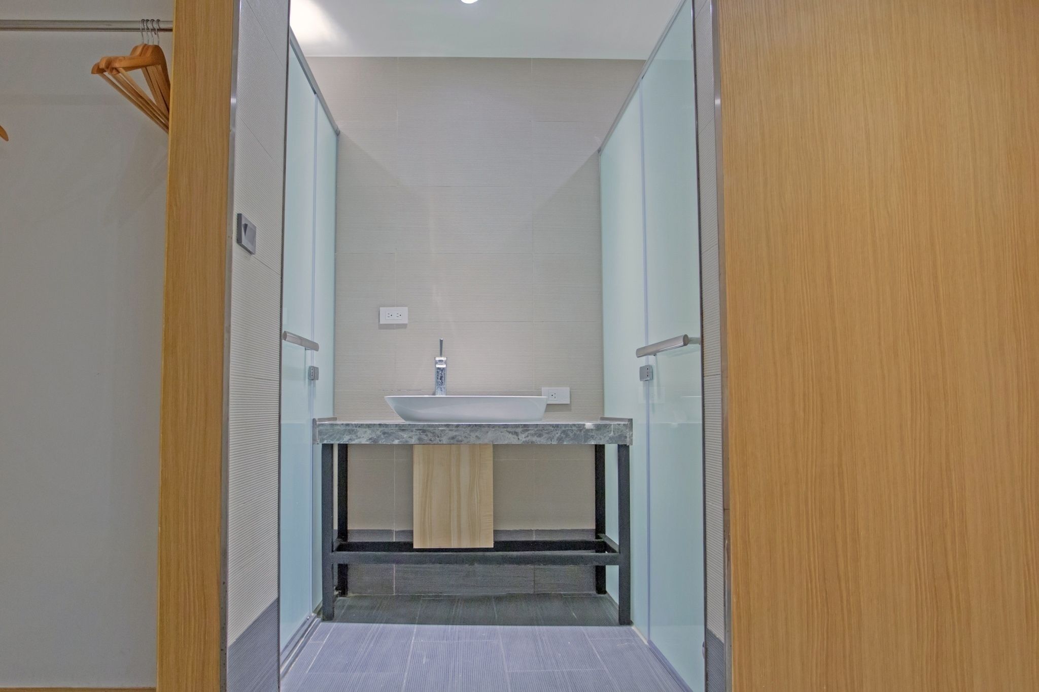 shared dormitory, mixed dorm, shared bathroom | bathroom shower