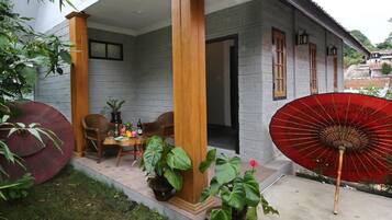 Deluxe King Room | Terrace/patio