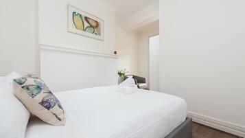 1 habitación, tabla de planchar con plancha, wifi y ropa de cama