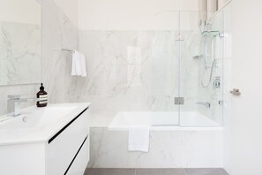 Shower, hair dryer, towels