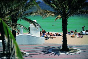 Beach nearby, sun-loungers, beach towels
