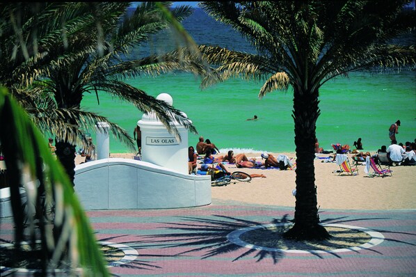 Beach nearby, sun-loungers, beach towels