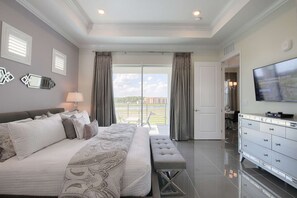 4 bedrooms, desk, iron/ironing board, free WiFi - New Listing! Storey Lake Resort, 6mi to Disney & 11mi to Universal - IT5422 (Kissimmee)