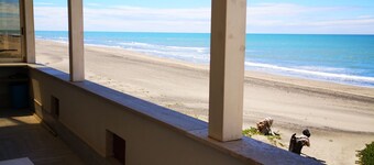 拉杜納海灘飯店