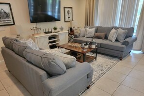 TV, DVD player, foosball, table tennis - New Listing! Solterra Resort, 7mi to Disney & 17mi to Universal - IT2630 (Davenport)