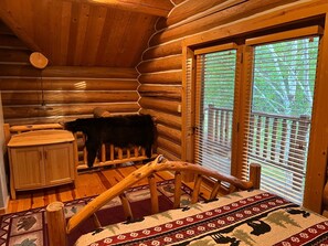 3 室のベッドルーム、WiFi (無料)、ベッドシーツ