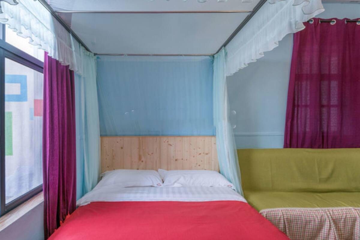 Desk, blackout curtains, free WiFi