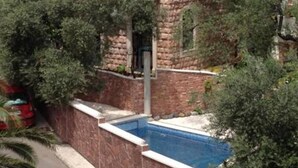 Unclassified image, 3 of 21, button - Levantin Inn 1-3 Room N3 Sea Side (Sveti Stefan)