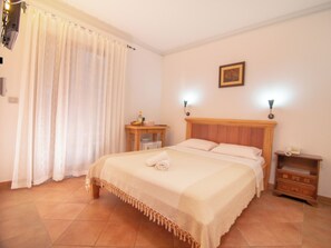 1 slaapkamer, een strijkplank/strijkijzer, gratis internet, beddengoed